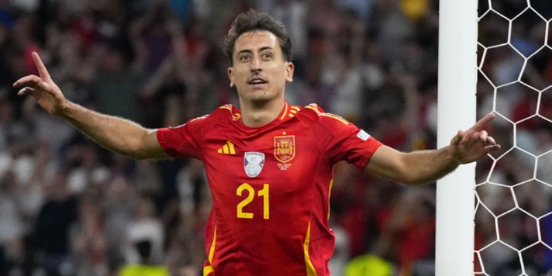 Tiền đạo Tây Ban Nha Mikel Oyarzabal